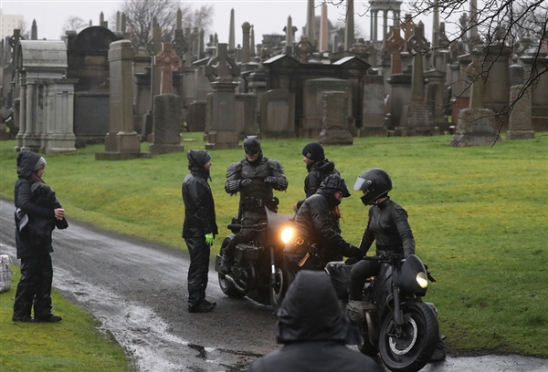 蝙蝠侠片场照曝光是怎么回事？男主在线翻车？