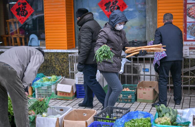 济南：酒店行业“半休眠” 改行卖菜自救