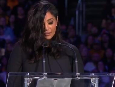 令人泪目!科比追思会超8万人参加 33643朵玫瑰是科比职业生涯总得分