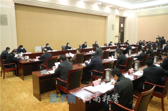 市委常委会召开会议 传达学习中央政治局会议精神 孙述涛主持殷鲁谦雷杰边祥慧出席
