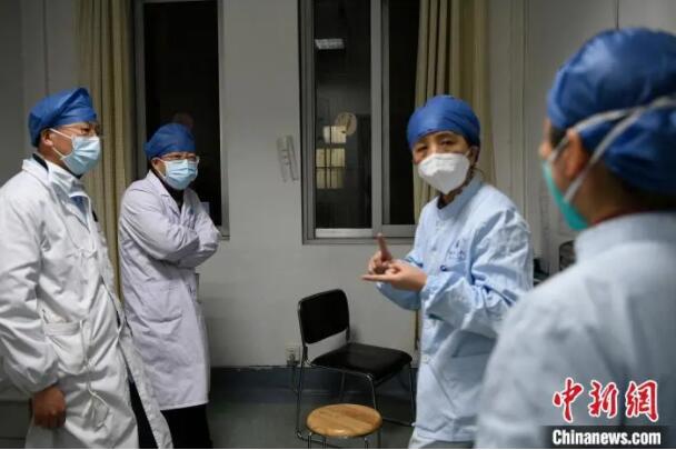 【同心战疫】致公党党员童巧霞：驻守重症隔离病房是份内的事