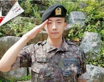 与粉丝直播聊天！“在家退伍第一人”2PM张祐荣退伍