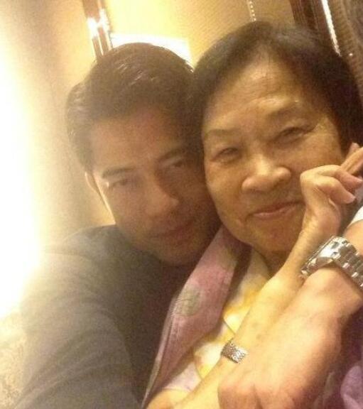 一路走好！郭富城母亲去世，因工作没能见母亲最后一面