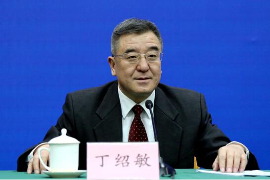省政府新闻办举行新闻发布会，邀请省商务厅负责同志介绍“中华老字号故宫过大年”展有关情况