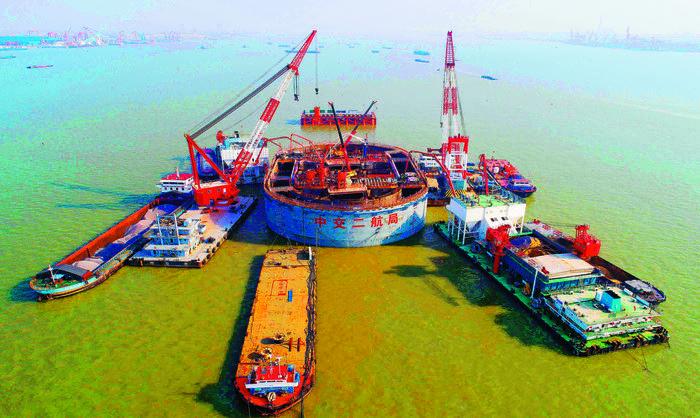 战“疫”顶梁柱 经济压舱石