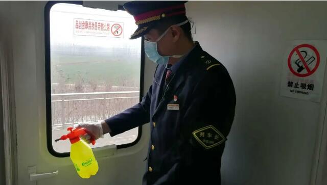 他们的故事，感动着我们丨战“疫”中的铁路人