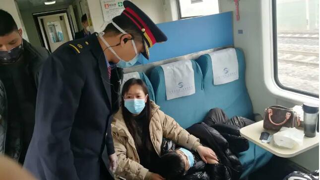 他们的故事，感动着我们丨战“疫”中的铁路人