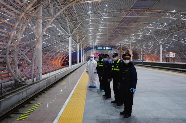 高铁紧急转运肺源！为全球首例新冠肺炎病人肺移植手术赢得时间