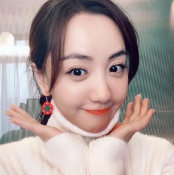 新恋情?杨蓉经纪公司声明是怎么回事?家中与男子共进晚餐被偷拍