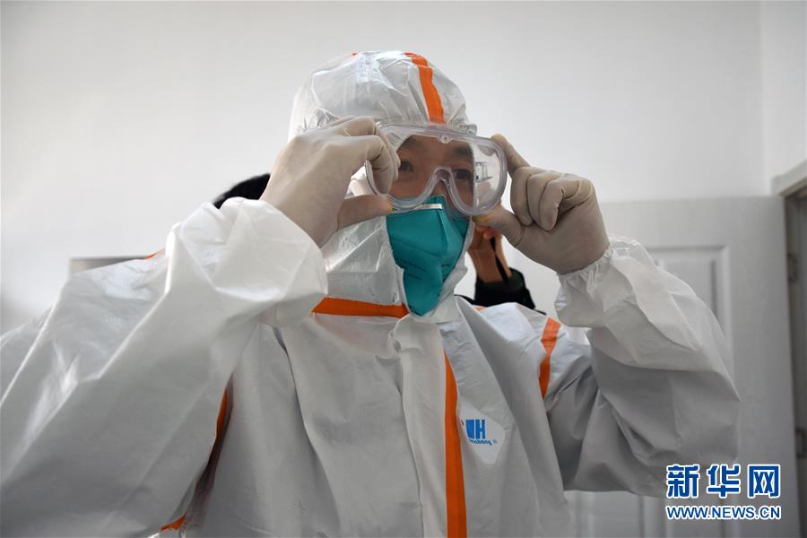 红区“摆渡人”