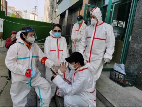 在武汉的异乡人，他们从滞留人员到战“疫”志愿者