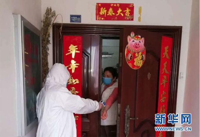 武汉：党员进入小区一线抗疫