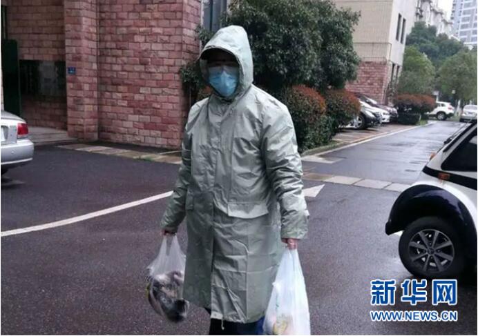 武汉：党员进入小区一线抗疫