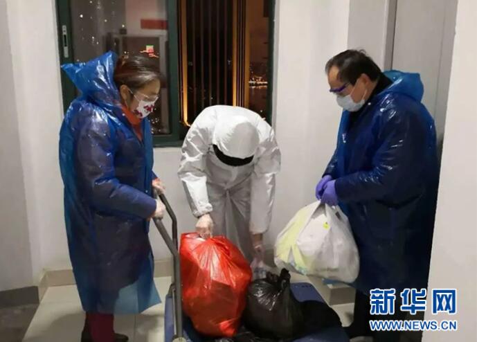 武汉：党员进入小区一线抗疫