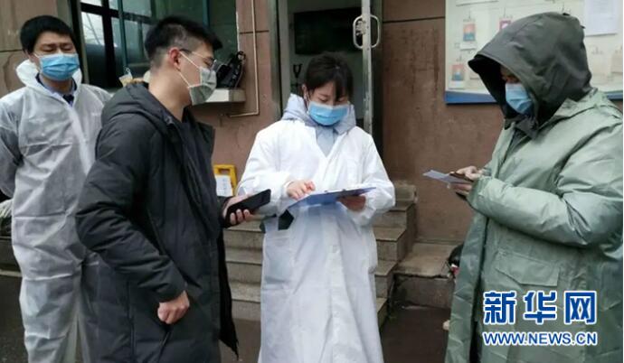 武汉：党员进入小区一线抗疫