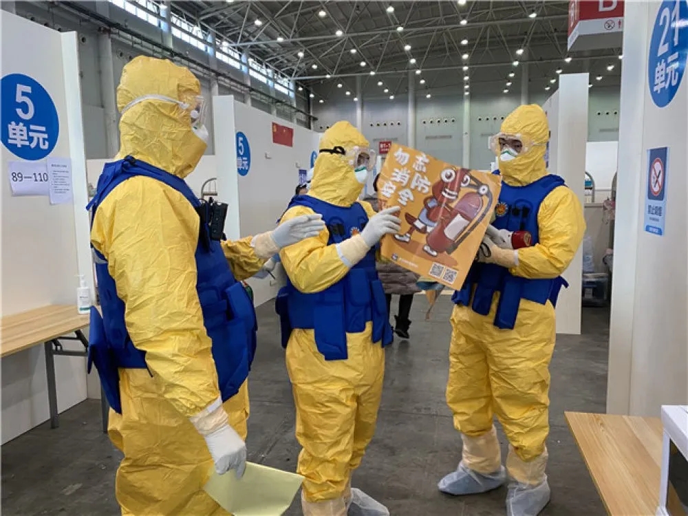 “疫”线闪耀“火焰蓝”——记奋战湖北抗疫一线的消防救援队伍