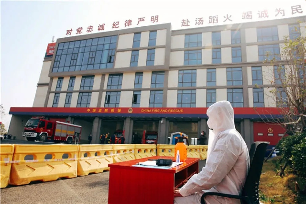 “疫”线闪耀“火焰蓝”——记奋战湖北抗疫一线的消防救援队伍