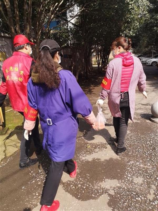 136位八旬老人有群志愿者儿女