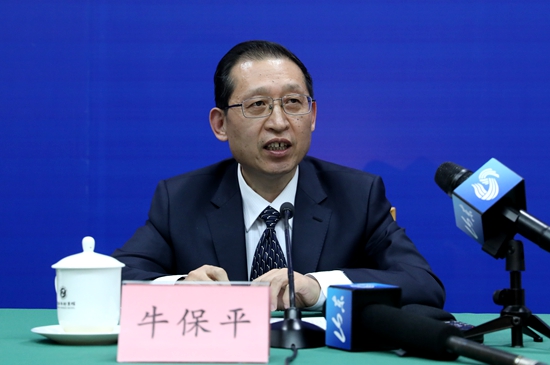 省十三届人大三次会议举行新闻发布会,介绍省十三届人大三次会议取得的成果和我省经济社会发展相关情况、2020年主要目标任务的落实举措等