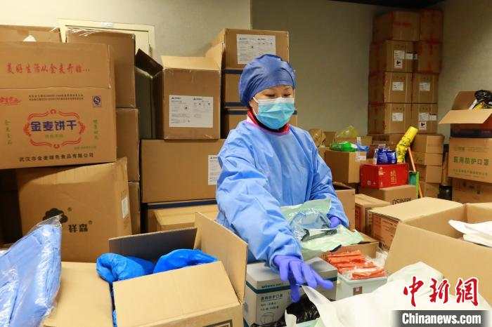 武汉战“疫”记：方舱女管家：110吨物资托举“生命之舟”