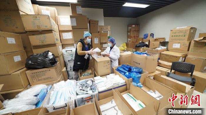 武汉战“疫”记：方舱女管家：110吨物资托举“生命之舟”