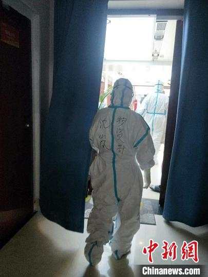 武汉战“疫”记：方舱女管家：110吨物资托举“生命之舟”