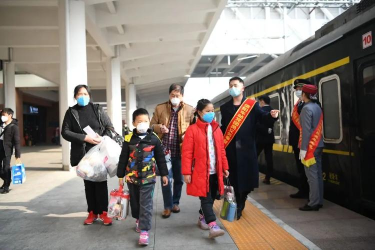 返岗！大别山老区开出多趟复工专列