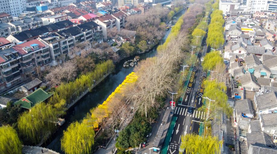 济南：雨后气温回升春色满园