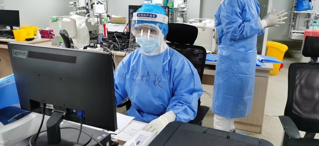 武汉战“疫”日记丨火线立功的主管护师：在这里，我们是踩着刀尖救人！