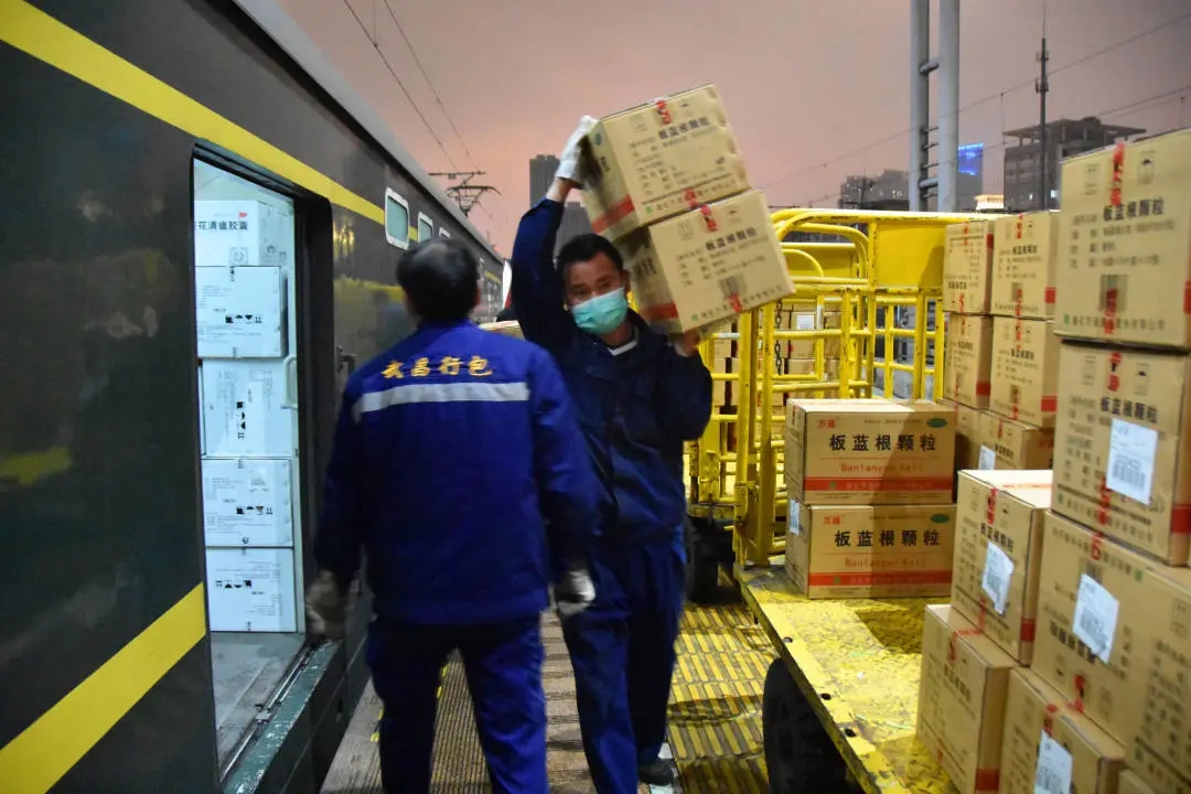 疫情之下的武昌站，有多忙？