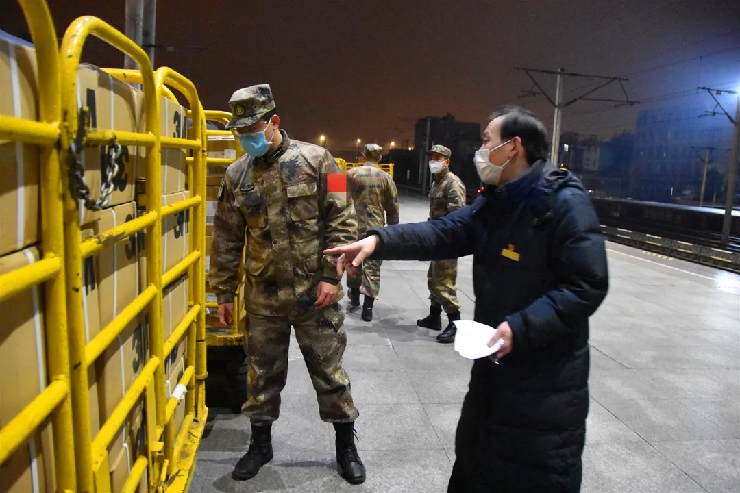 疫情之下的武昌站，有多忙？