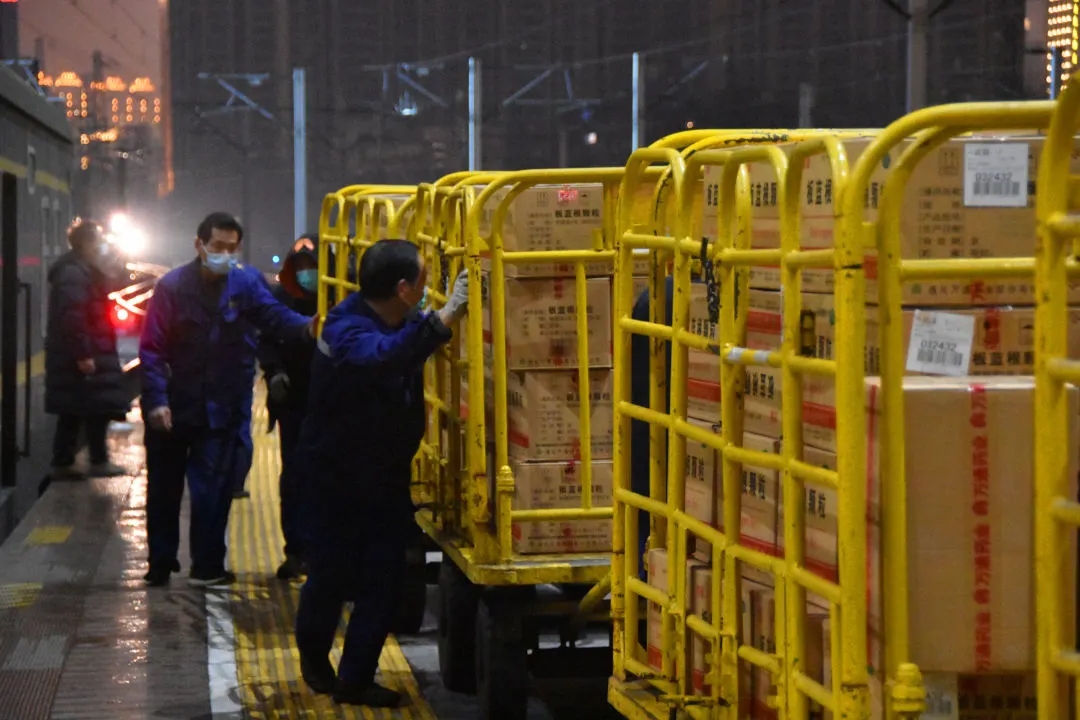 疫情之下的武昌站，有多忙？