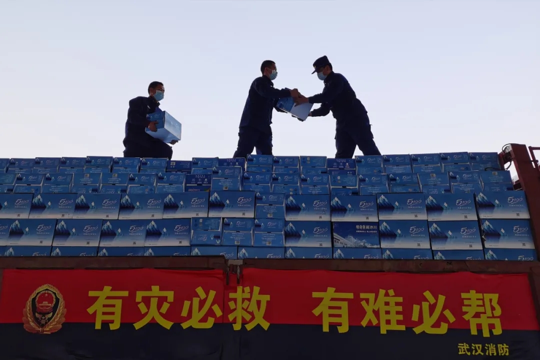 图片新闻丨湖北消防抗击疫情一线剪影