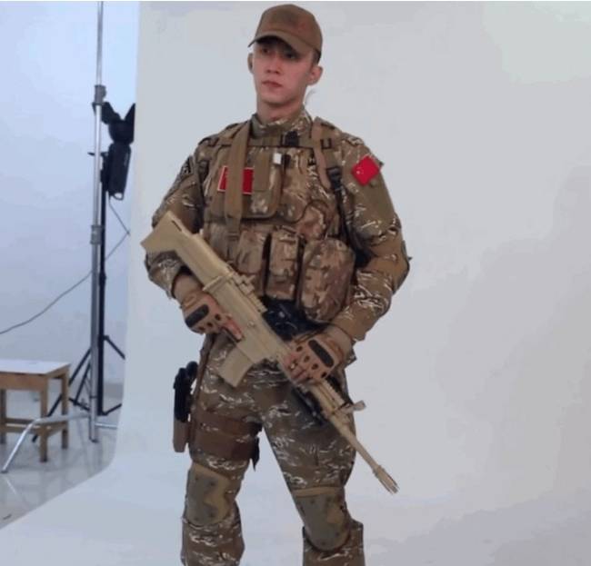 心目中的梁牧泽！黄景瑜《亲爱的戎装》定妆照曝光