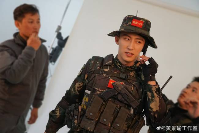 李沁太美了！黄景瑜亲爱的戎装定妆花絮照曝光 军人气质正气凛然