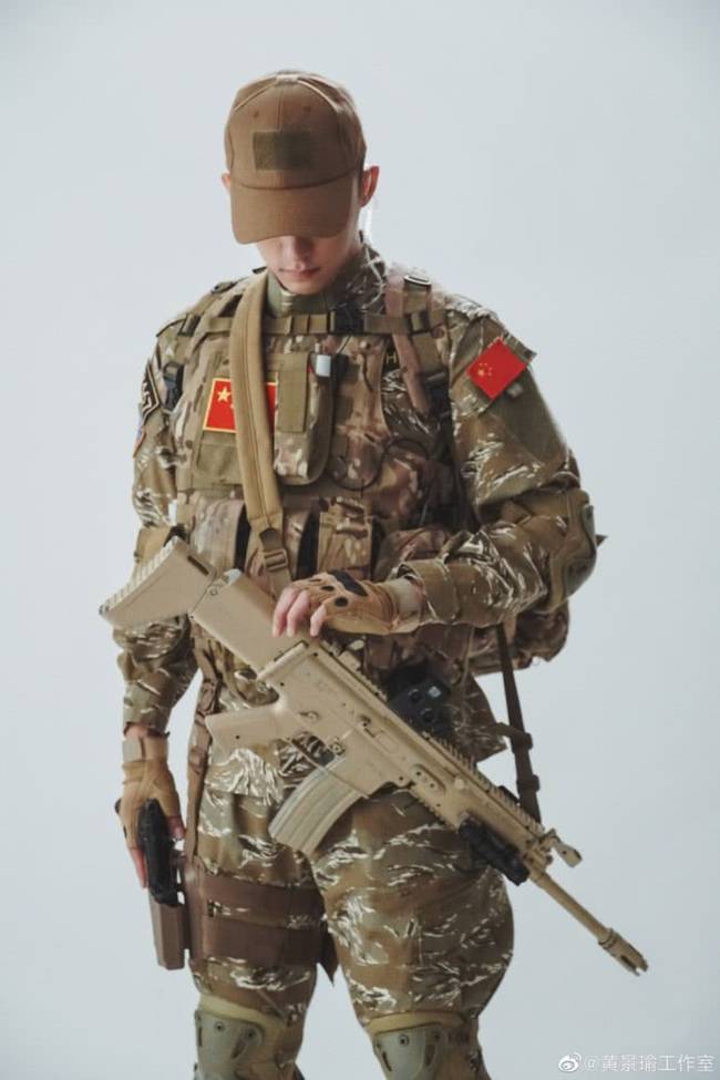 李沁太美了！黄景瑜亲爱的戎装定妆花絮照曝光 军人气质正气凛然