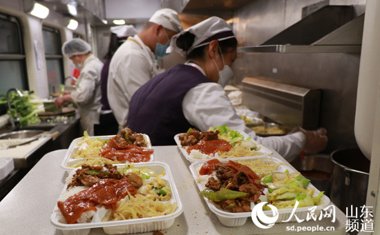 战“疫”日记：政府“包火车”接农民工返岗 ——山东省复工复产农民工返济专列“跟车记”