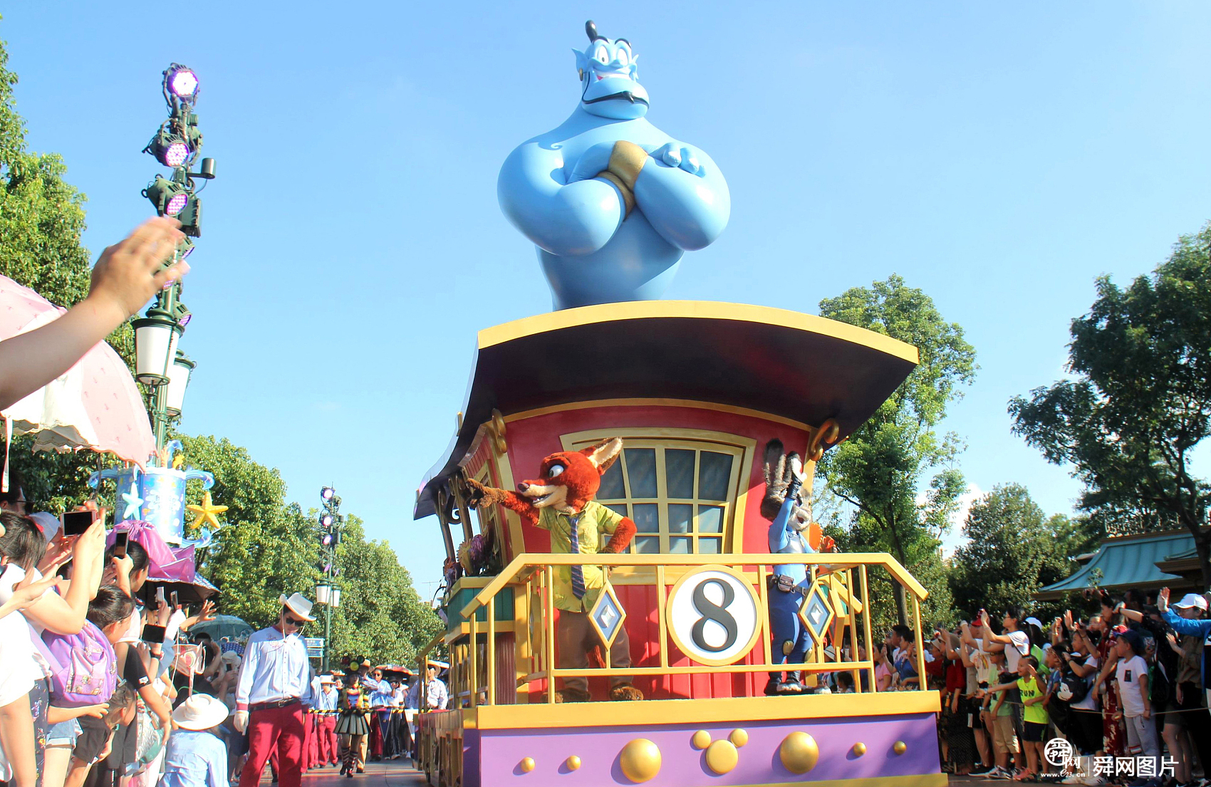 迪士尼乐园关闭 小美人鱼停拍 剧组成员处于“失业状态”