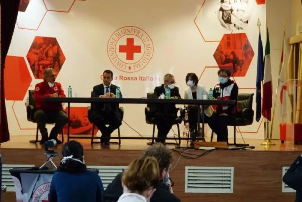 行程满满！中国医疗队走进意大利传染病医院