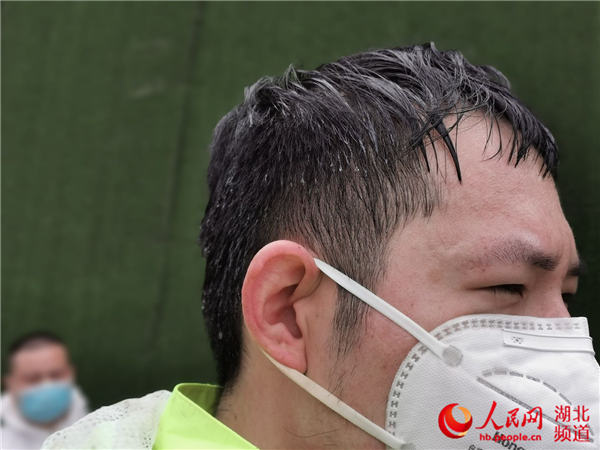 90后志愿者胡斯桓：和父母一起并肩战“疫”48天