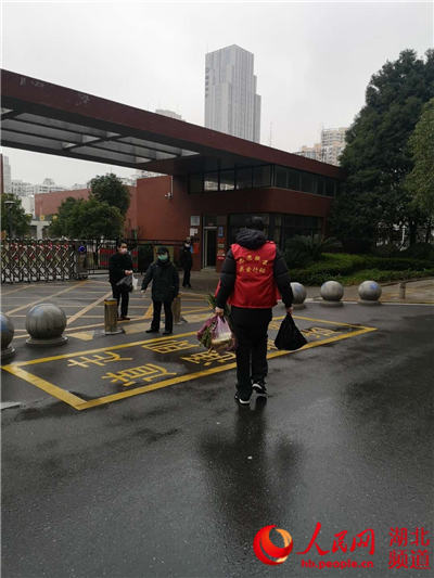 90后志愿者胡斯桓：和父母一起并肩战“疫”48天