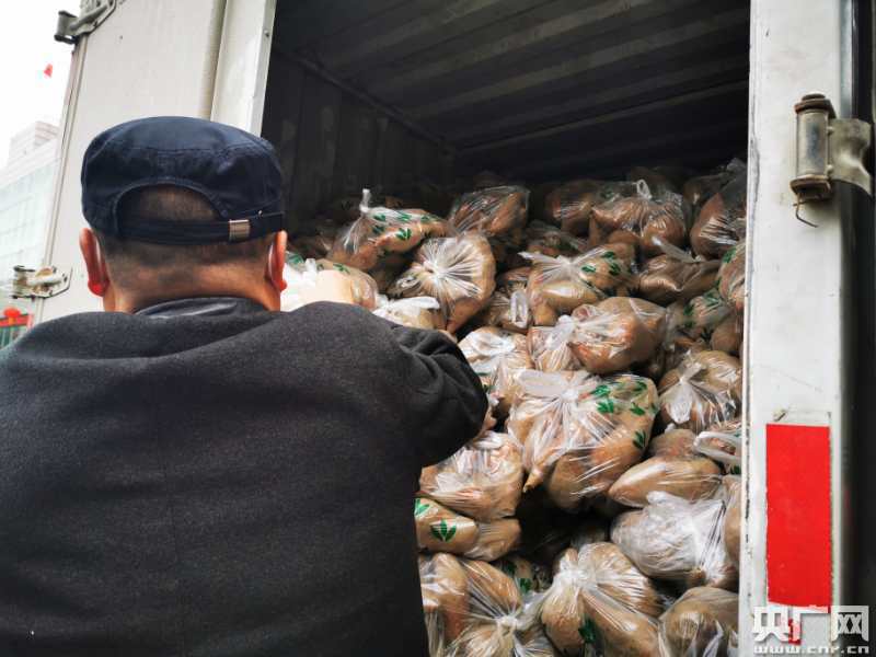 战疫情 农业大市湖北荆州一手去库存一手备春耕