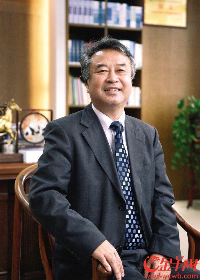 【中国梦·践行者】逆行的病毒学家周荣:“刀锋侦探”45天检测样本1万多份