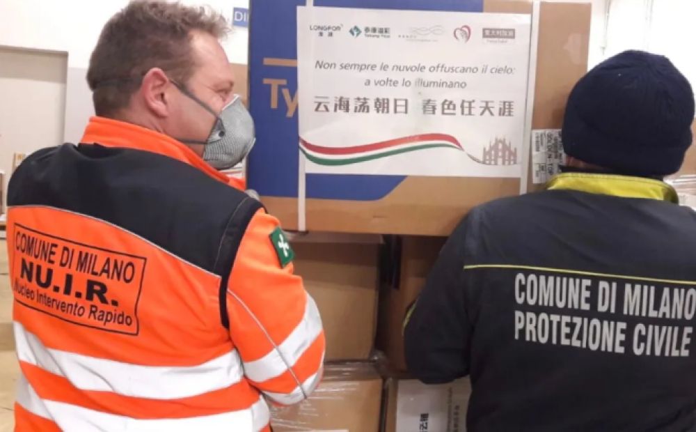 这些感人的话，印在了中国捐助欧洲的抗疫物资上