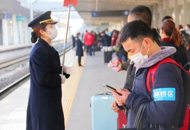 喜大普奔！湖北务工人员坐上专列上班去啦！