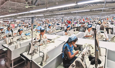 中缅货运包机飞抵仰光 “团结起来就能共渡难关”