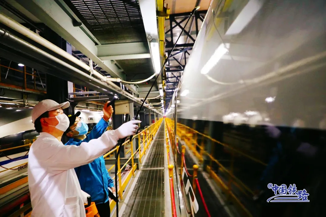 航拍武汉！数百列动车组等待再次出发