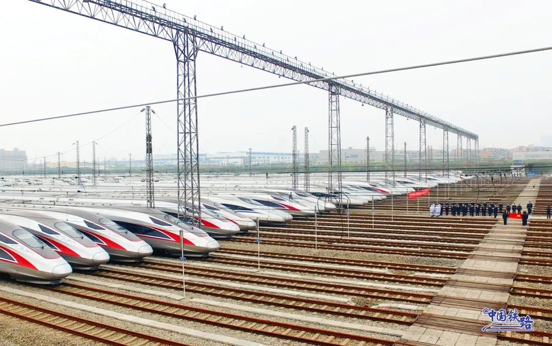 航拍武汉！数百列动车组等待再次出发