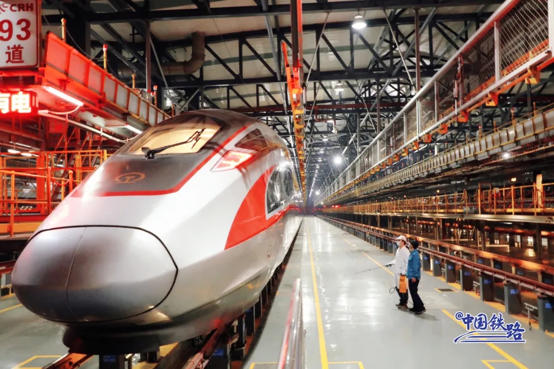 航拍武汉！数百列动车组等待再次出发