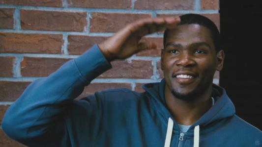 无话不谈！杜兰特开起了INS直播 蕾哈娜调侃杜兰特是怎么回事？她说了什么